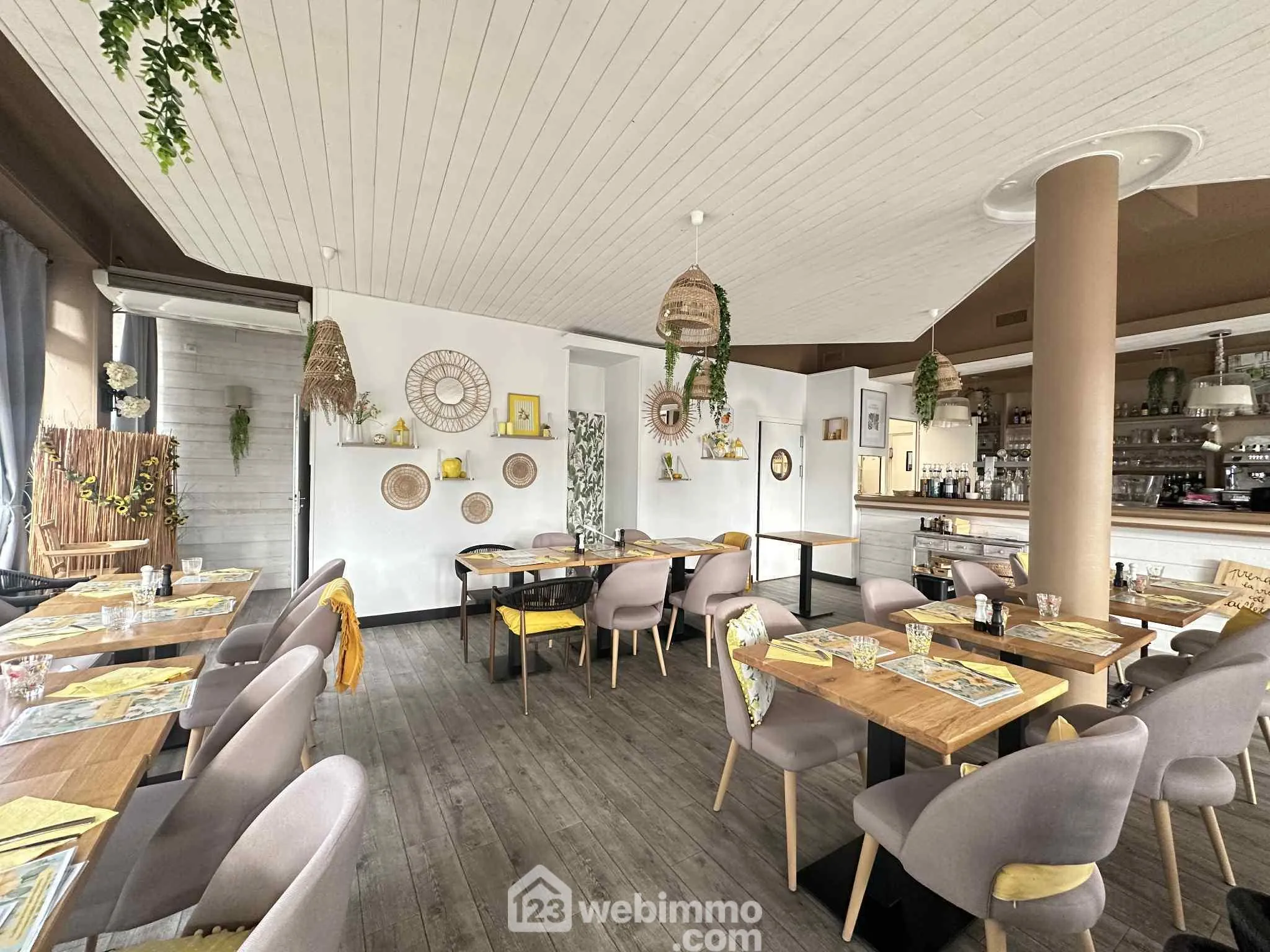 Fonds de commerce restaurant à Laon 114 m² with terrasse et clientèle fidèle 