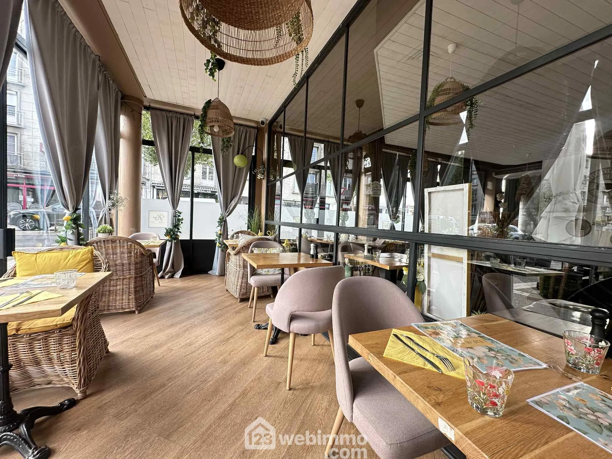 Fonds de commerce restaurant à Laon 114 m² with terrasse et clientèle fidèle 