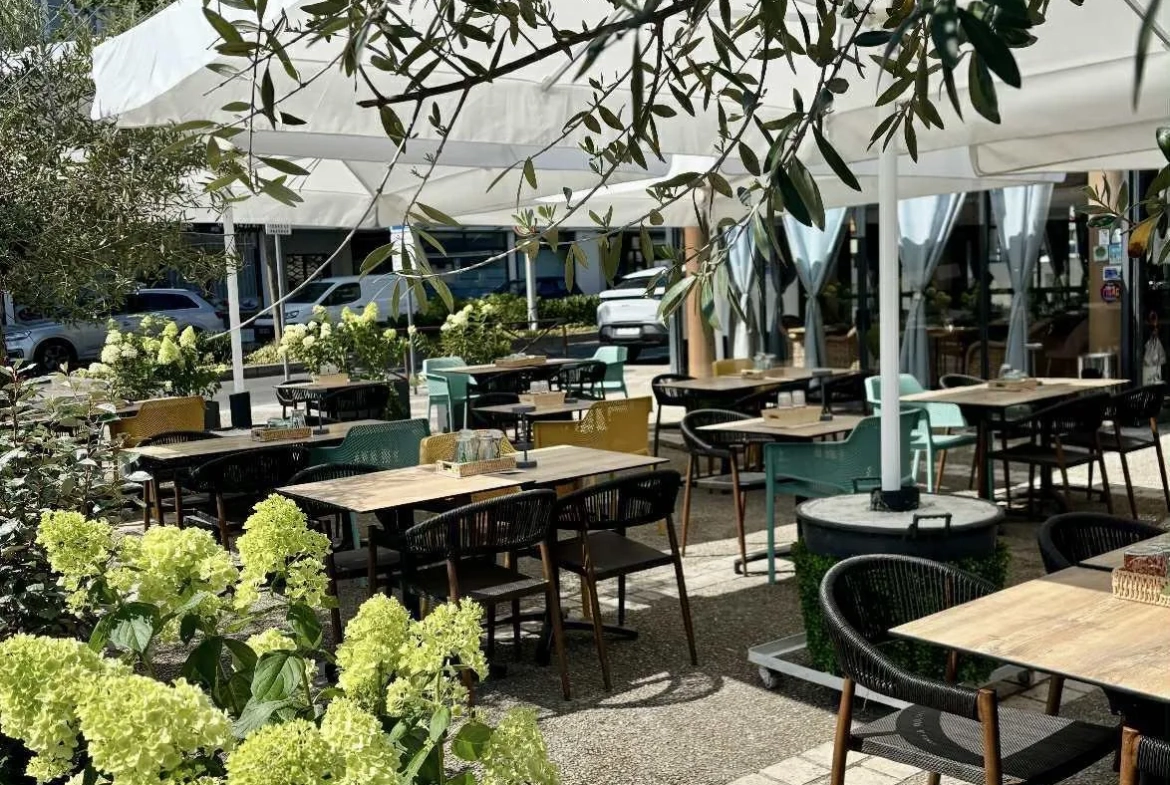 Fonds de commerce restaurant à Laon 114 m² with terrasse et clientèle fidèle 