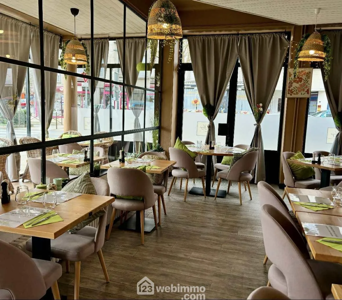 Fonds de commerce restaurant à Laon 114 m² with terrasse et clientèle fidèle 