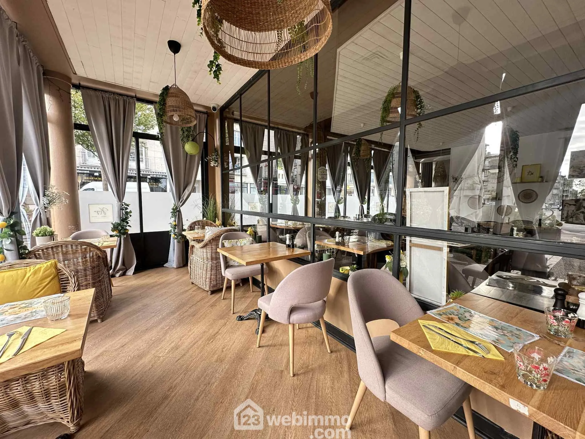 Fonds de commerce restaurant à Laon 114 m² with terrasse et clientèle fidèle 