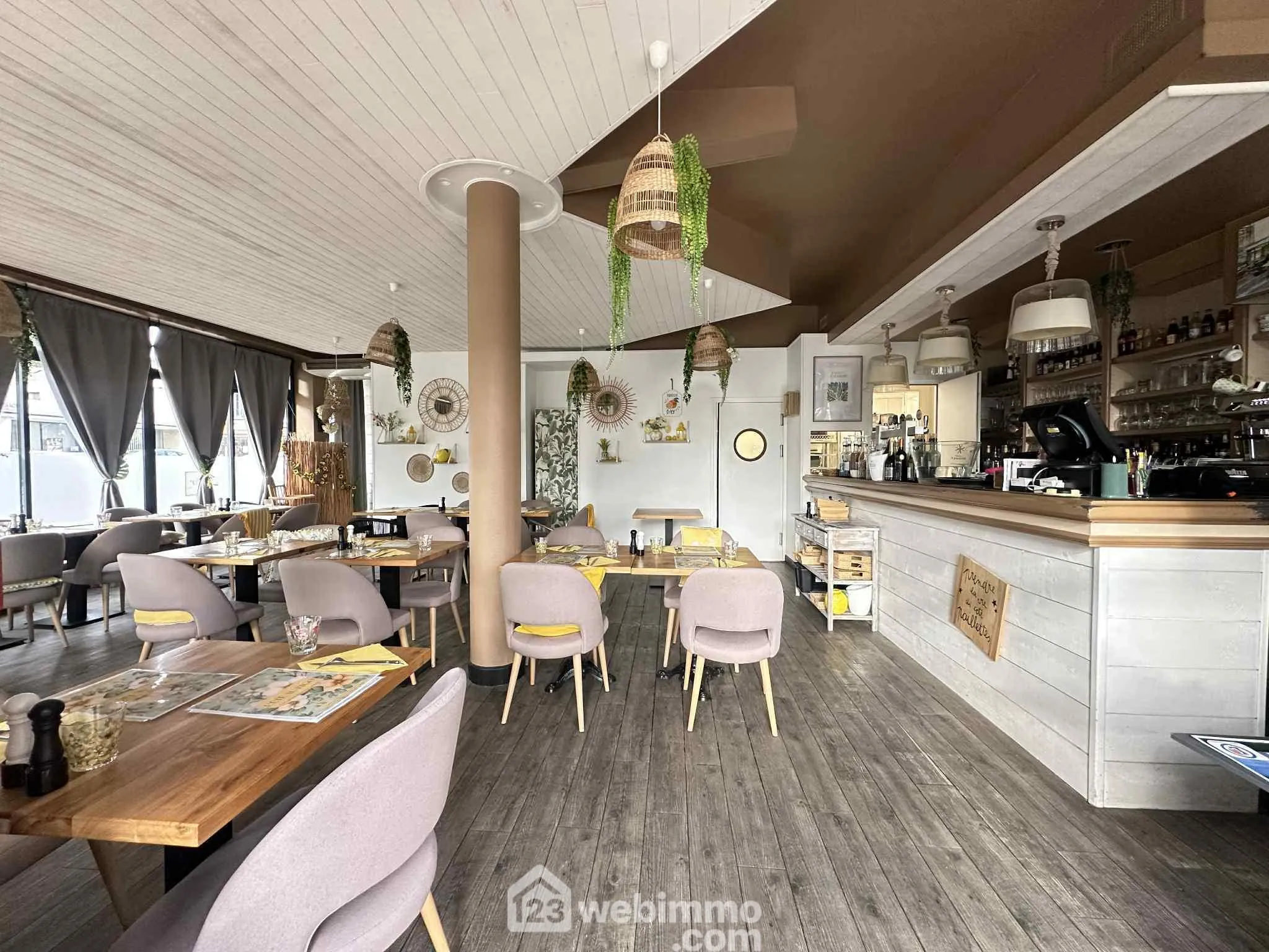 Fonds de commerce restaurant à Laon 114 m² with terrasse et clientèle fidèle 