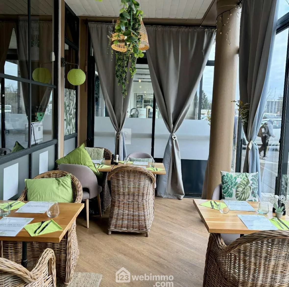 Fonds de commerce restaurant à Laon 114 m² with terrasse et clientèle fidèle 