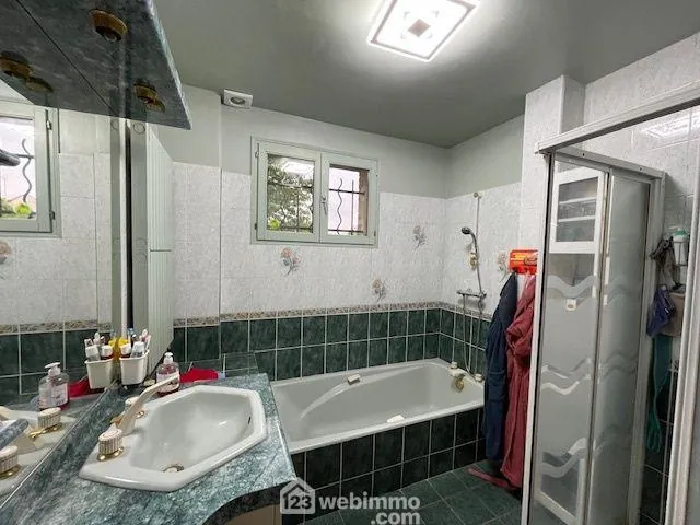 Maison 129 m² à Noyon avec sous-sol, garage et terrain clos 