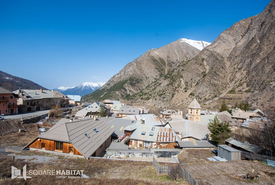 Authentique grange à Crévoux, potentiel de rénovation proche stations de ski 