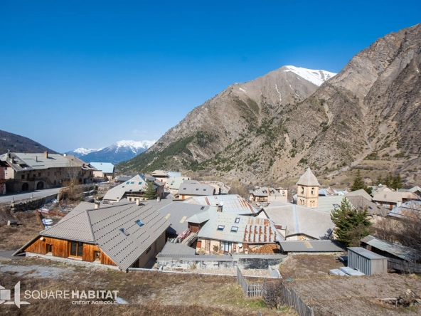 Authentique grange à Crévoux, potentiel de rénovation proche stations de ski
