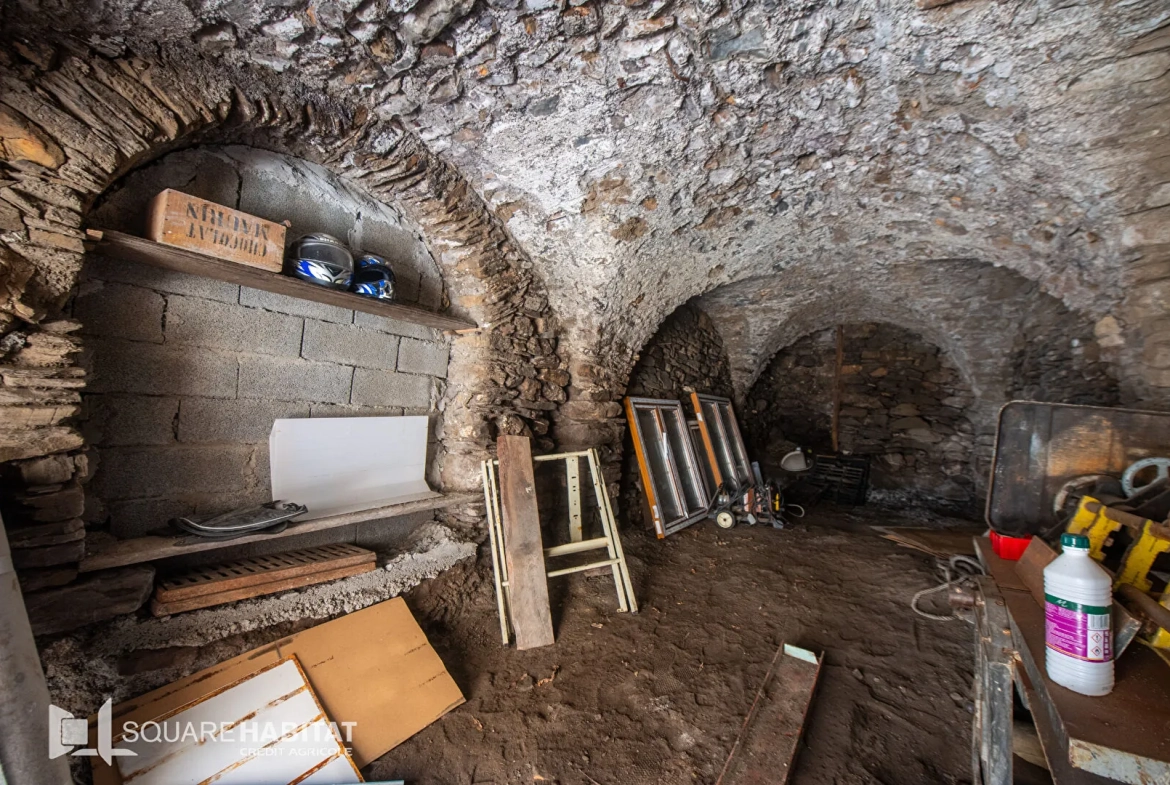 Authentique grange à Crévoux, potentiel de rénovation proche stations de ski 