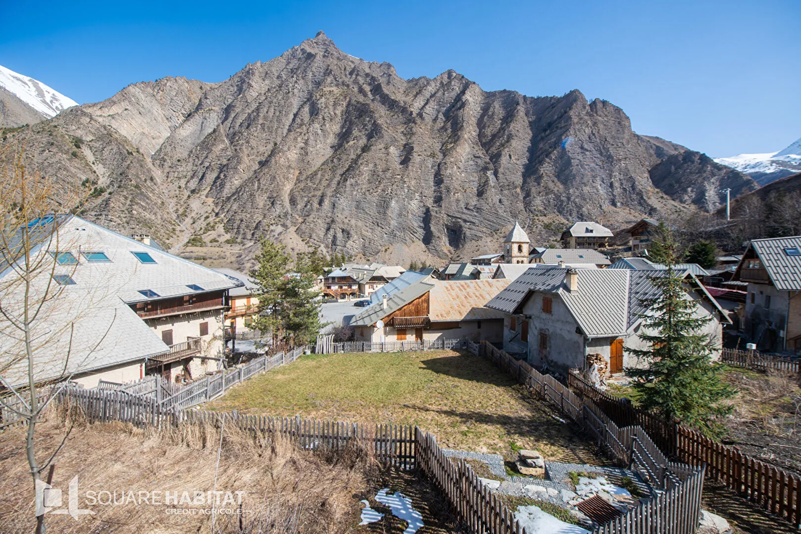Authentique grange à Crévoux, potentiel de rénovation proche stations de ski 