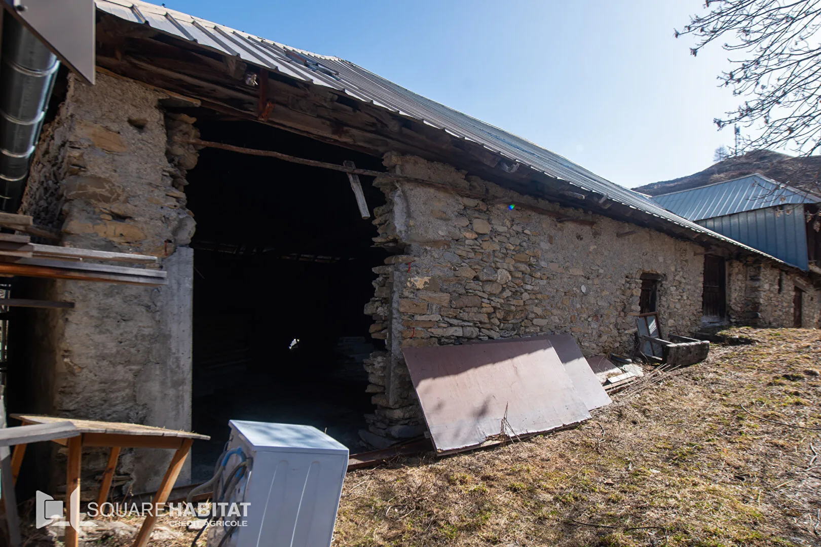 Authentique grange à Crévoux, potentiel de rénovation proche stations de ski 