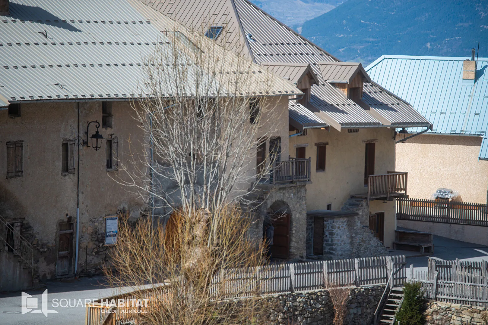 Authentique grange à Crévoux, potentiel de rénovation proche stations de ski 