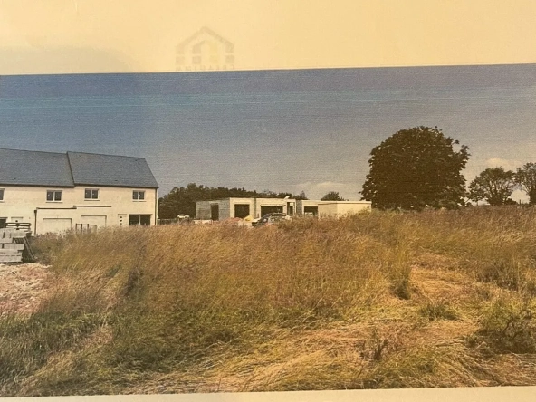 Terrain à bâtir de 490 m² à Eterville avec permis en 2023