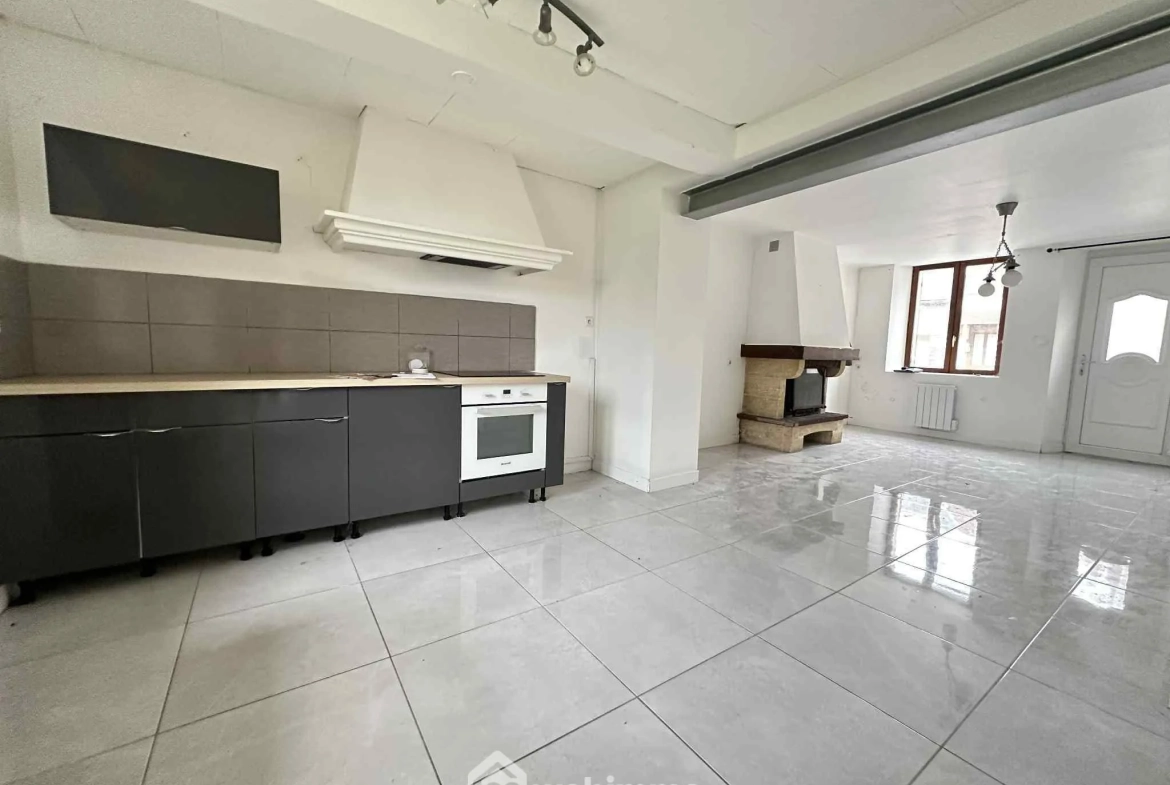 Charmante maison de ville de 85 m² avec garage et jardin à Sissonne 