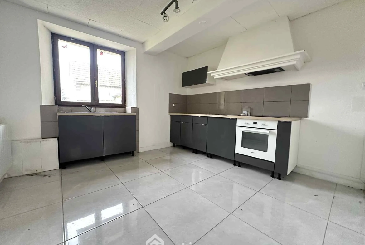 Charmante maison de ville de 85 m² avec garage et jardin à Sissonne 