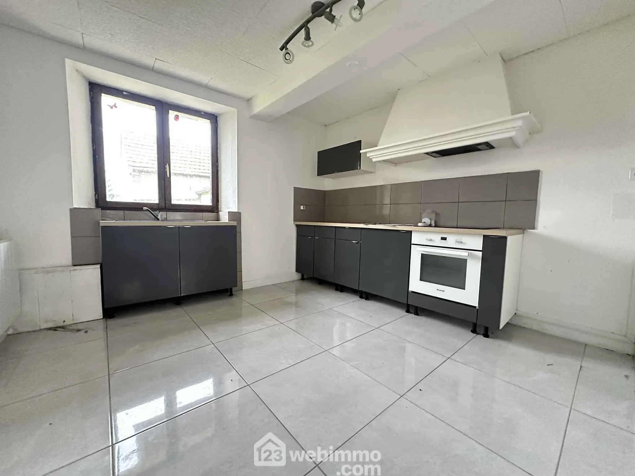 Charmante maison de ville de 85 m² avec garage et jardin à Sissonne 