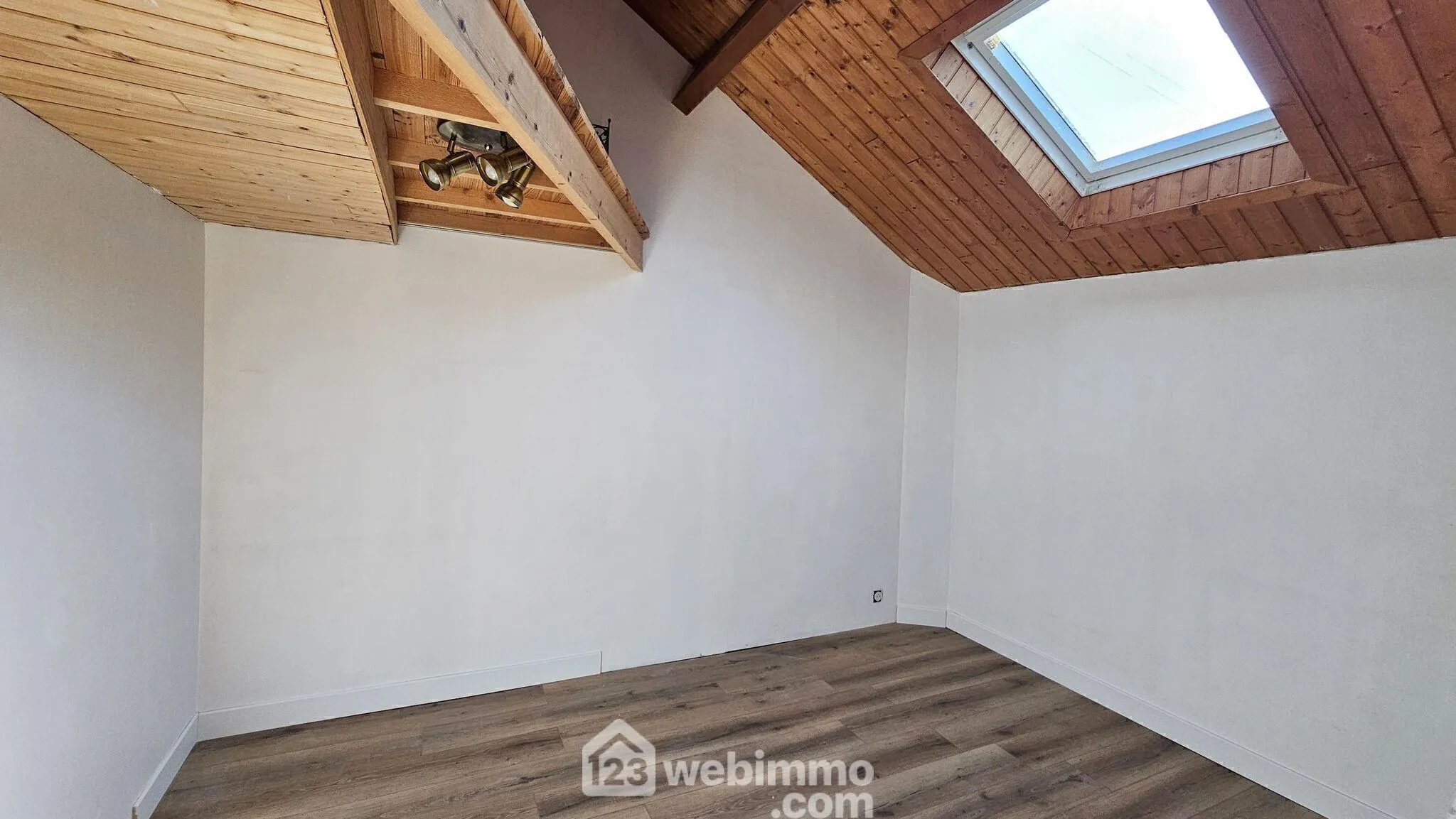 Charmante maison en pierre de 77 m² à Dannemois avec terrasse arborée 
