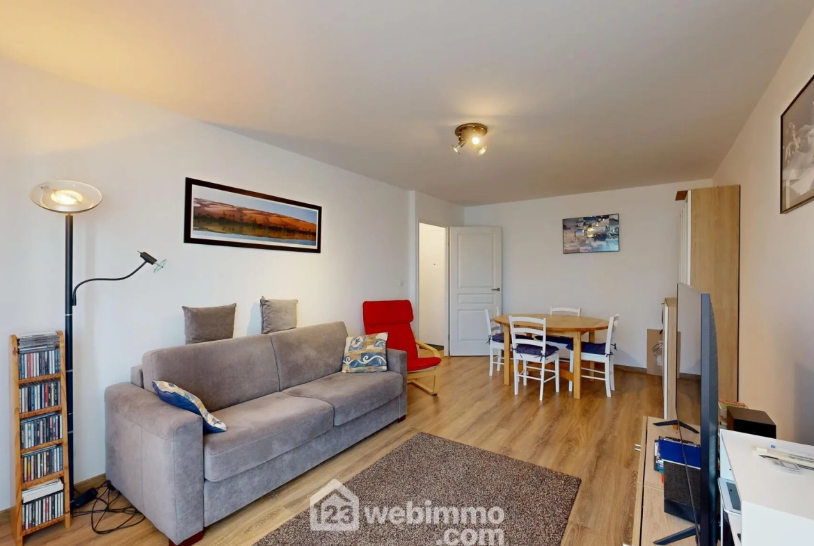 À vendre appartement 3 pièces de 65 m² à Compiègne, résidence sécurisée avec parking 
