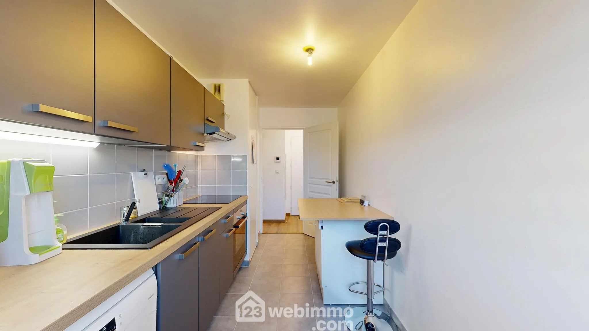 À vendre appartement 3 pièces de 65 m² à Compiègne, résidence sécurisée avec parking 