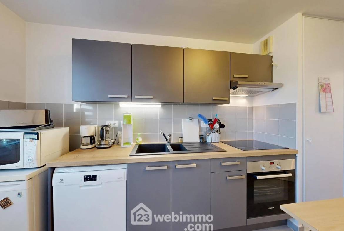 À vendre appartement 3 pièces de 65 m² à Compiègne, résidence sécurisée avec parking 