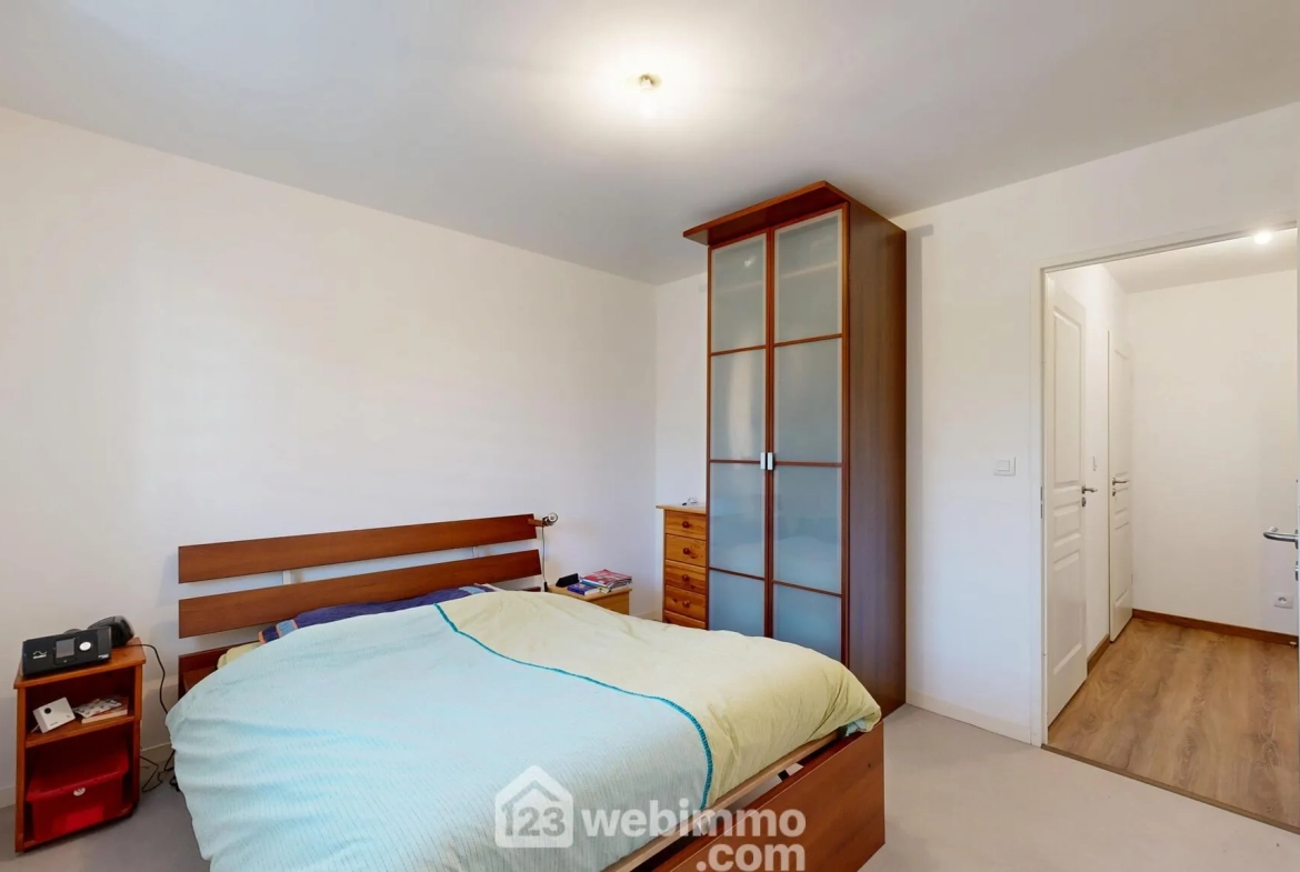 À vendre appartement 3 pièces de 65 m² à Compiègne, résidence sécurisée avec parking 