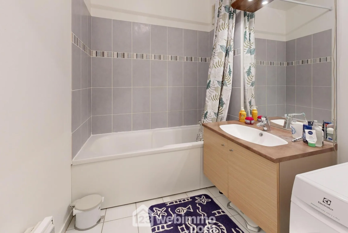 À vendre appartement 3 pièces de 65 m² à Compiègne, résidence sécurisée avec parking 