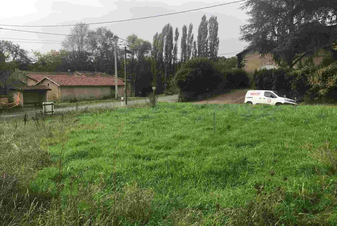 Terrain constructible à Saint-Maixant de 800 m² proche commodités 