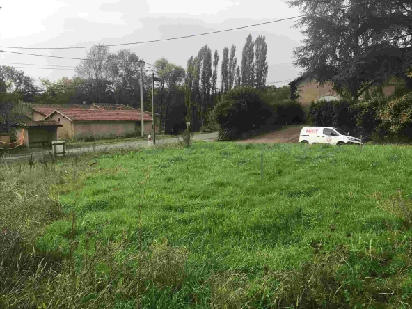 Terrain constructible à Saint-Maixant de 800 m² proche commodités