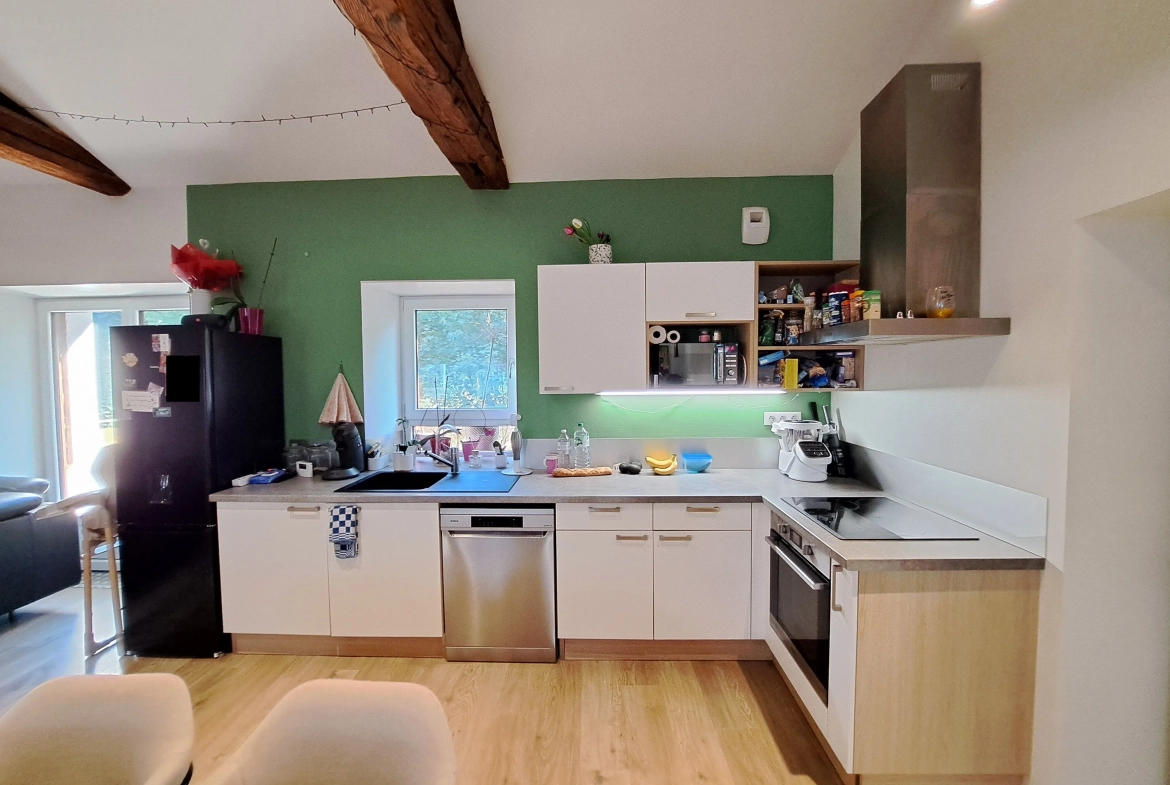 Longère rénovée avec dépendances à Ambert – Idéal artisan et famille 