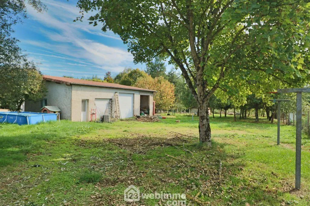 Maison de plain-pied à Celle-Lévescault avec jardin et garage 