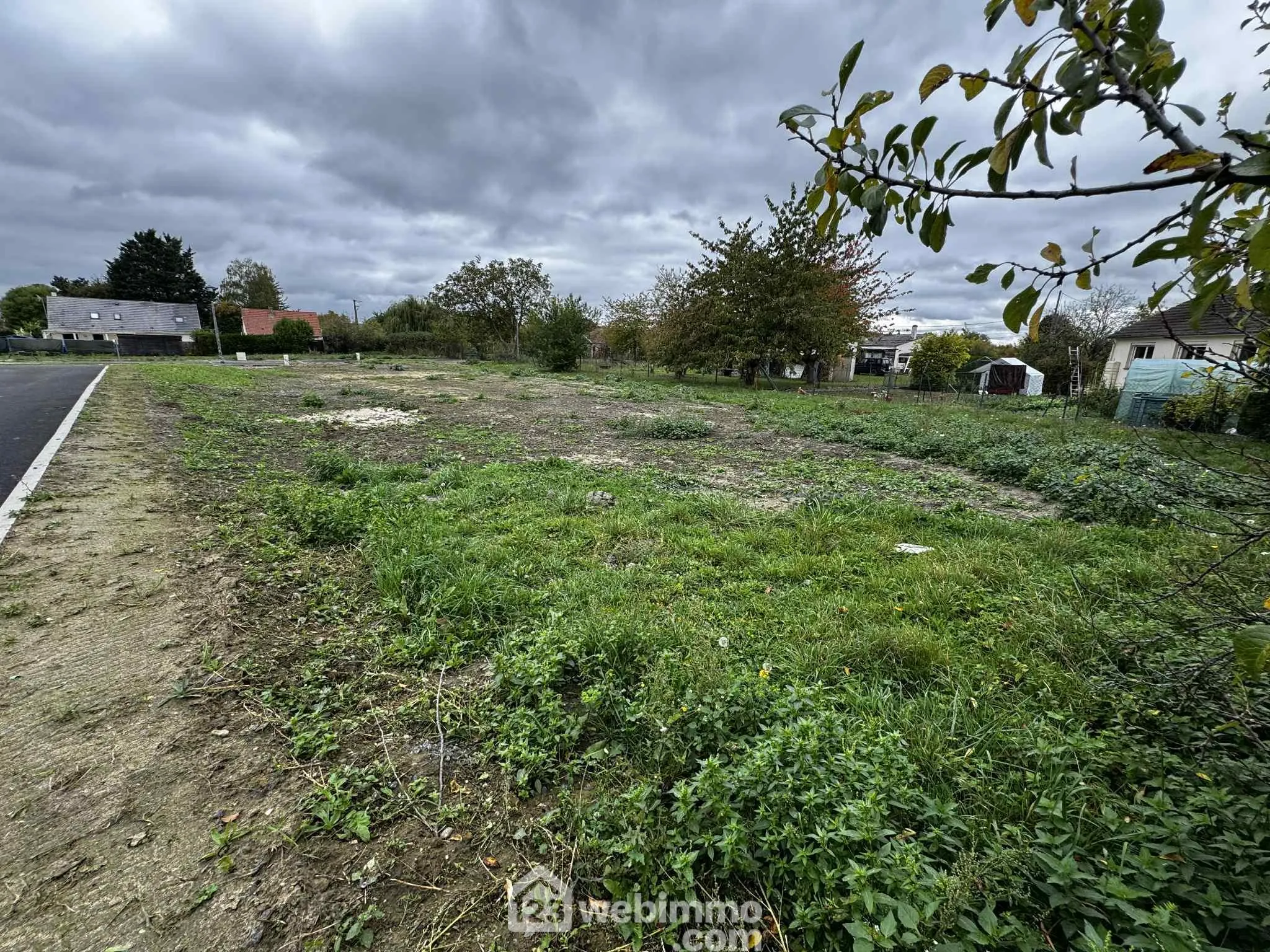 Terrain à bâtir de 884 m² à Versigny, prêt à construire 