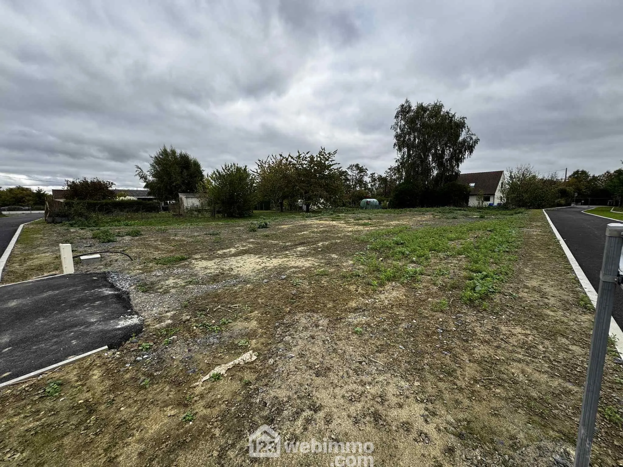 Terrain à bâtir de 884 m² à Versigny, prêt à construire 