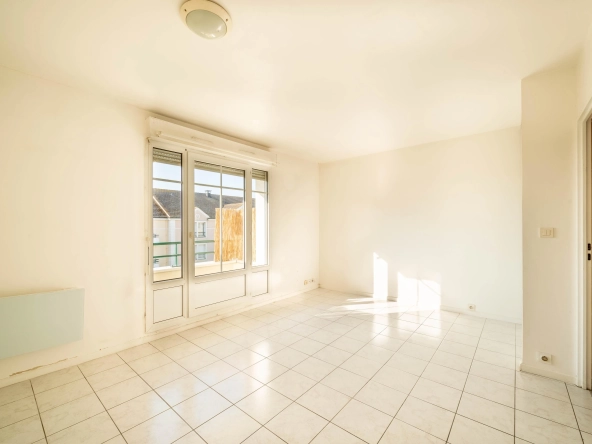 Studio lumineux avec balcon à Carrières-sous-Poissy – Idéal premier achat ou investissement
