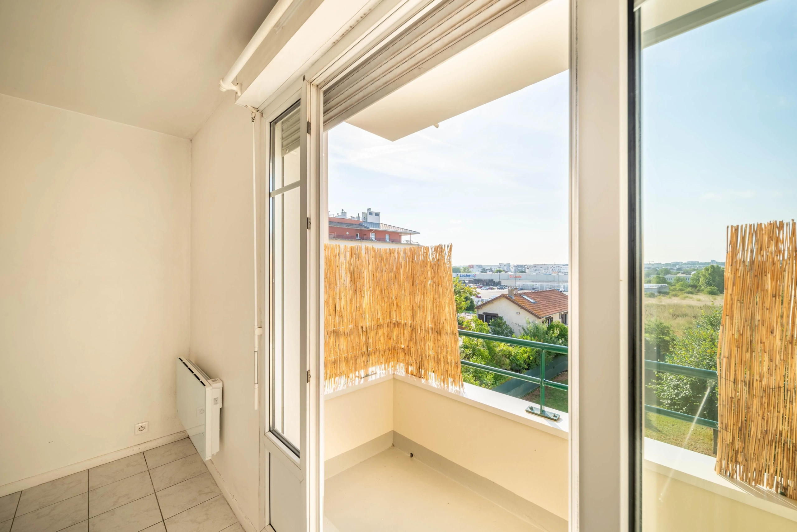 Studio lumineux avec balcon à Carrières-sous-Poissy – Idéal premier achat ou investissement 