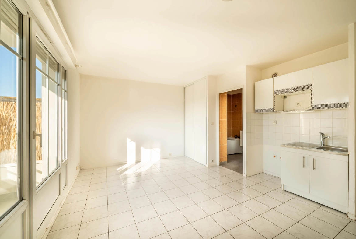 Studio lumineux avec balcon à Carrières-sous-Poissy – Idéal premier achat ou investissement 