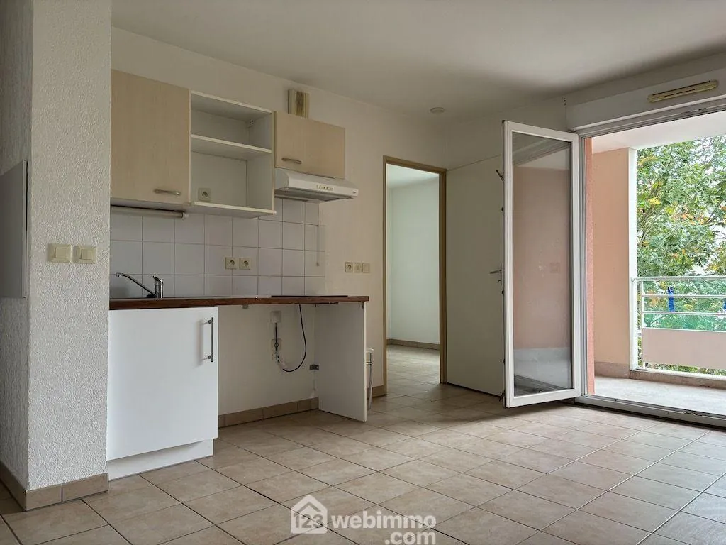 Appartement 2 pièces à Poitiers avec loggia et parking privé 