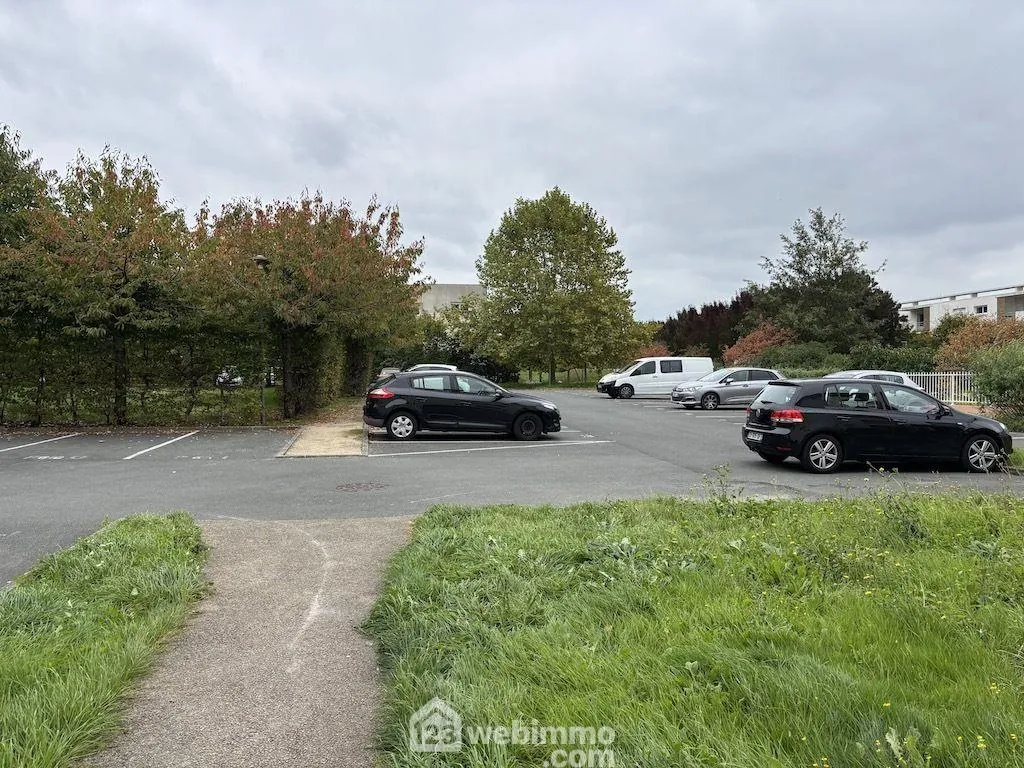 Appartement 2 pièces à Poitiers avec loggia et parking privé 