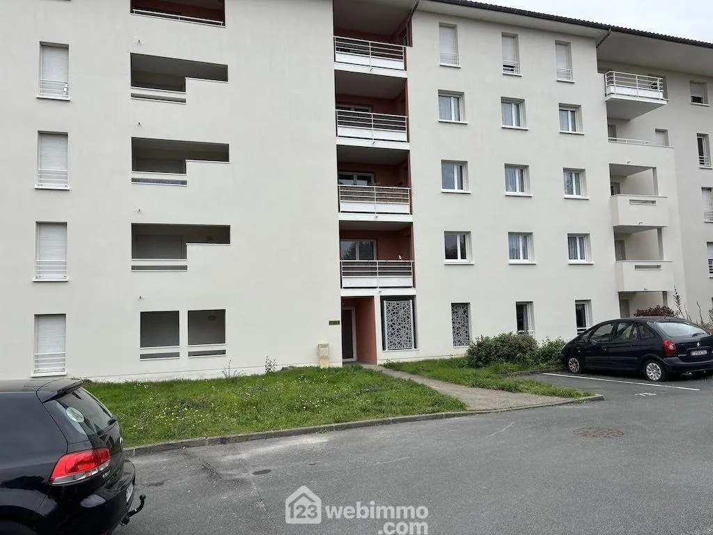 Appartement 2 pièces à Poitiers avec loggia et parking privé 