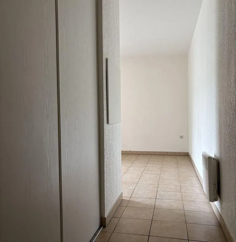 Appartement 2 pièces à Poitiers avec loggia et parking privé 