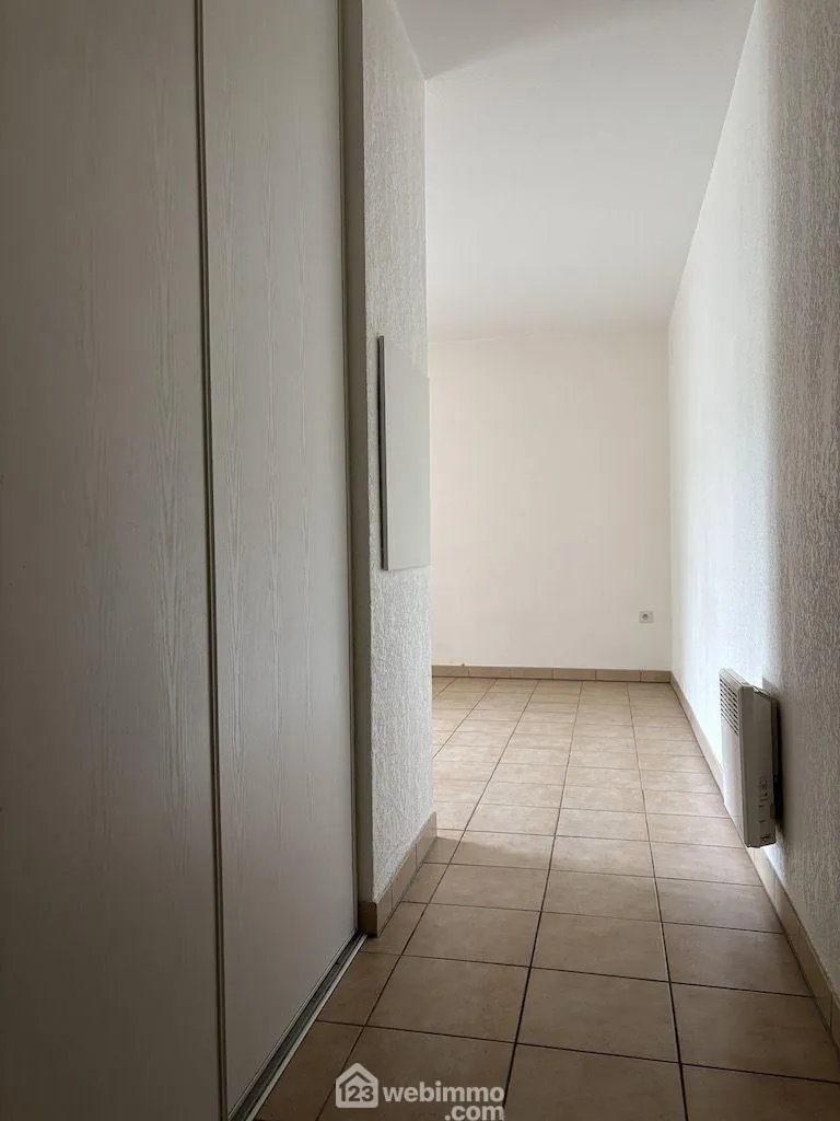 Appartement 2 pièces à Poitiers avec loggia et parking privé 
