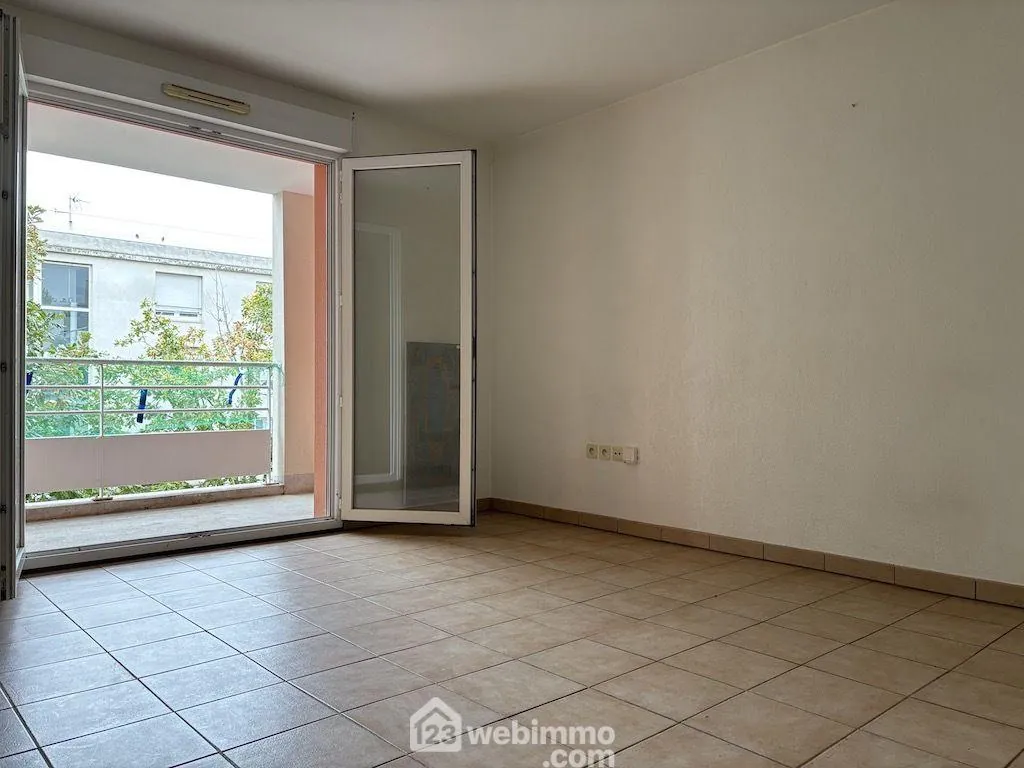 Appartement 2 pièces à Poitiers avec loggia et parking privé 