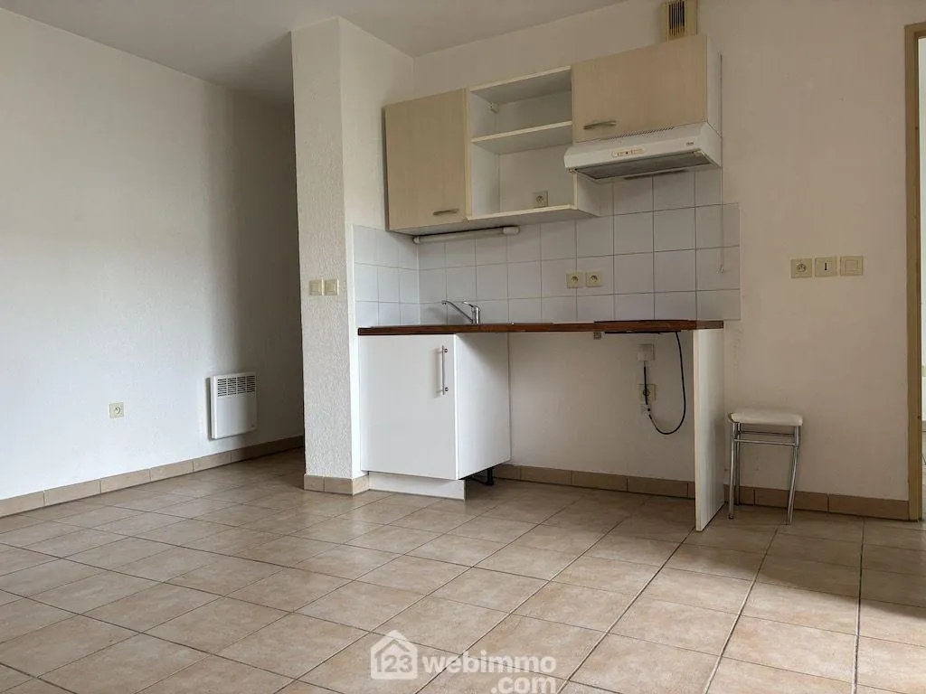 Appartement 2 pièces à Poitiers avec loggia et parking privé 
