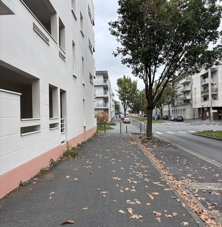 Appartement 2 pièces à Poitiers avec loggia et parking privé 