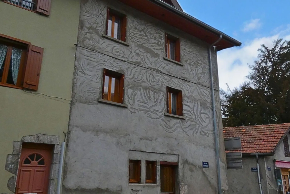 À vendre immeuble locatif à Faverges-Seythenex avec 3 logements meublés 