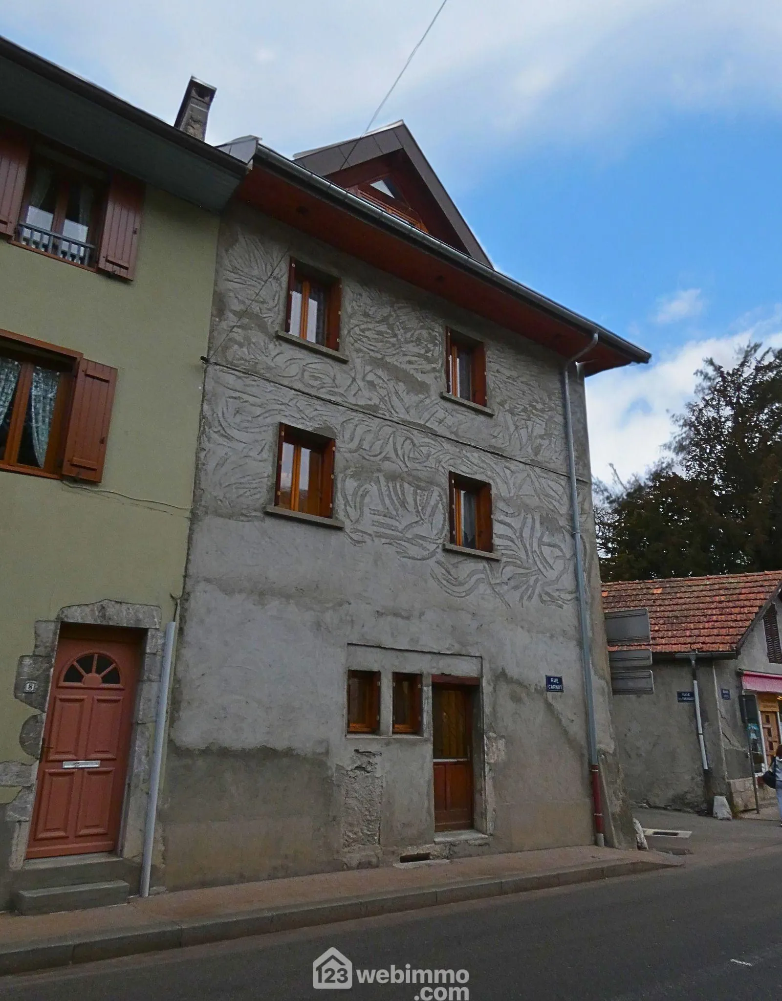 À vendre immeuble locatif à Faverges-Seythenex avec 3 logements meublés 