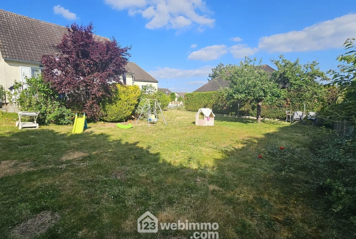 Maison de plain-pied à vendre à Milly-la-Forêt avec terrasse et jardin 