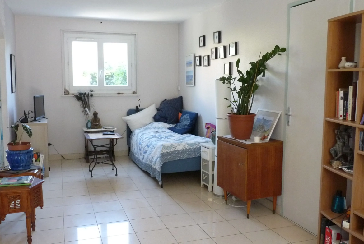 Maison familiale de 4 pièces avec jardin à Saint-Fons dans secteur résidentiel 