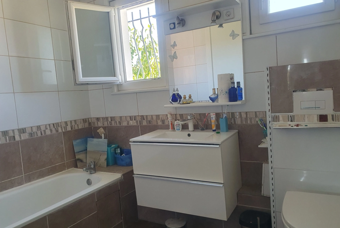 Maison familiale de 4 pièces avec jardin à Saint-Fons dans secteur résidentiel 