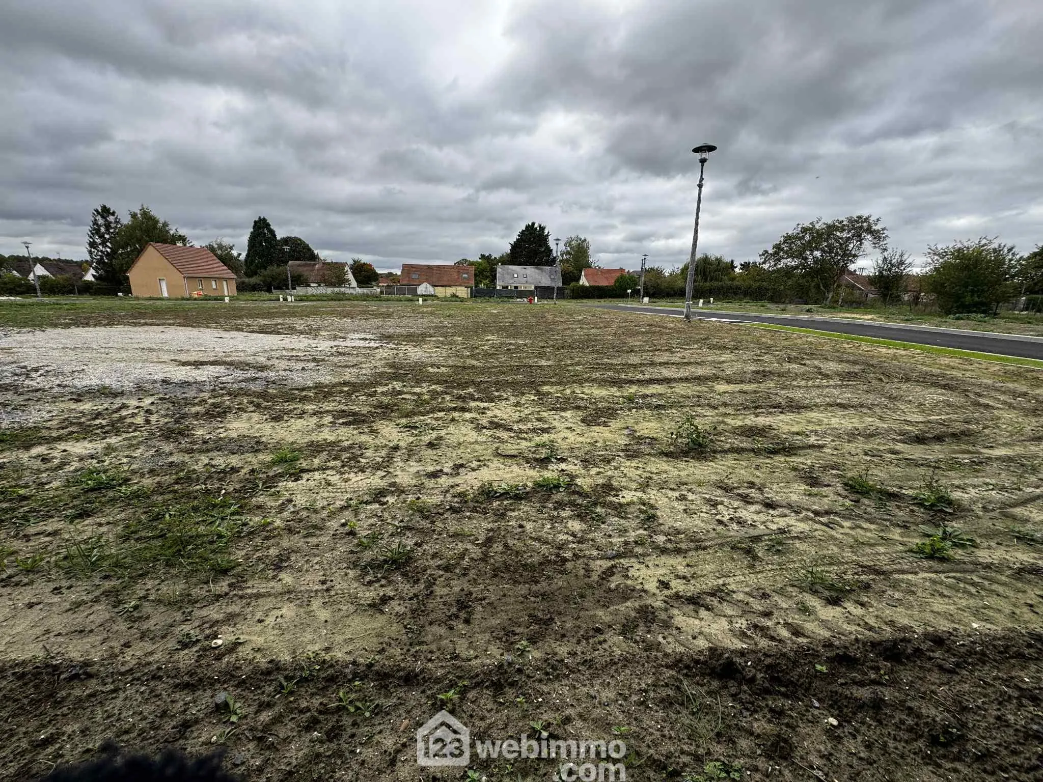 Terrain constructible de 606 m² à Versigny, viabilisé et prêt à bâtir 