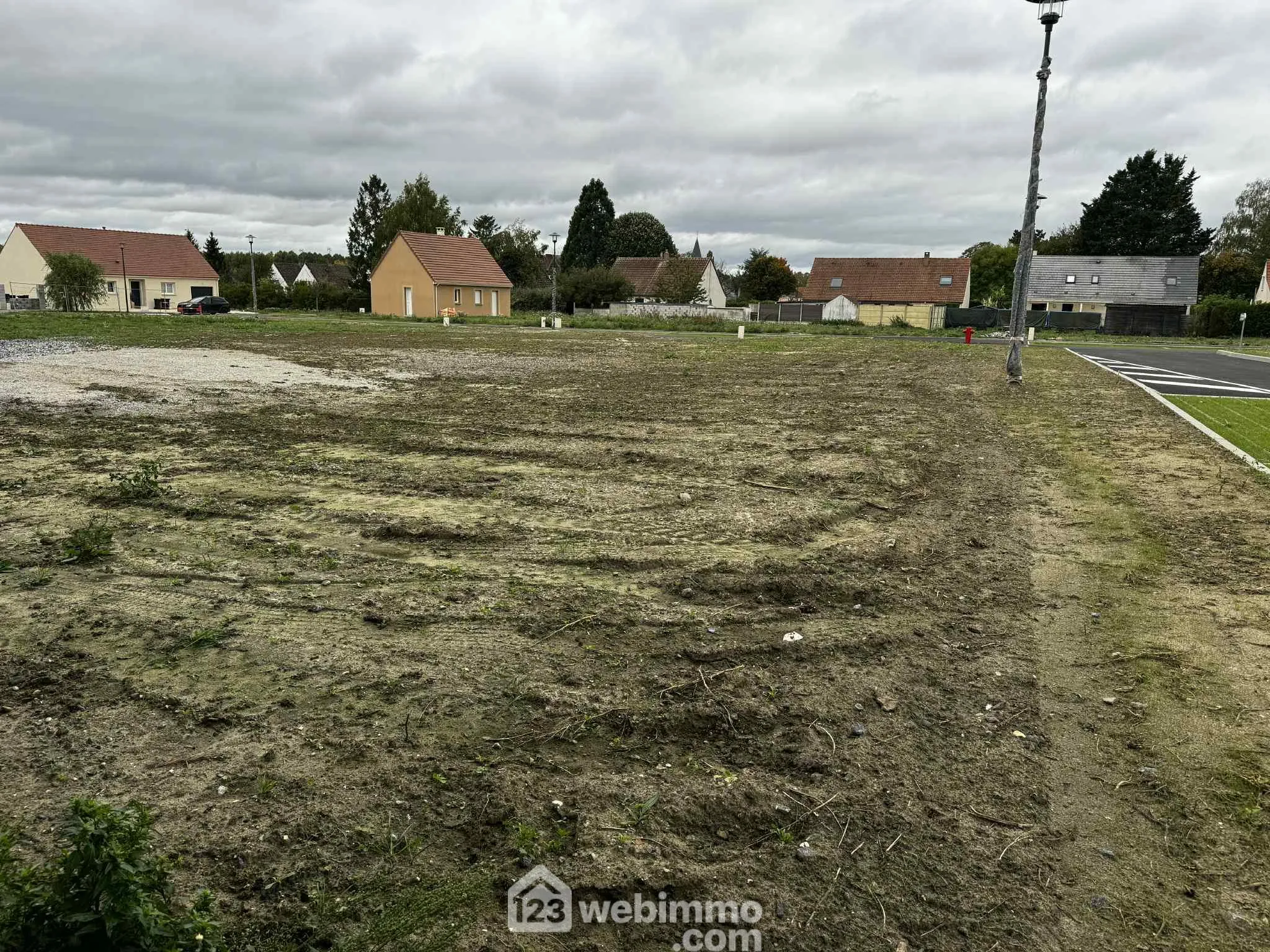 Terrain constructible de 606 m² à Versigny, viabilisé et prêt à bâtir 