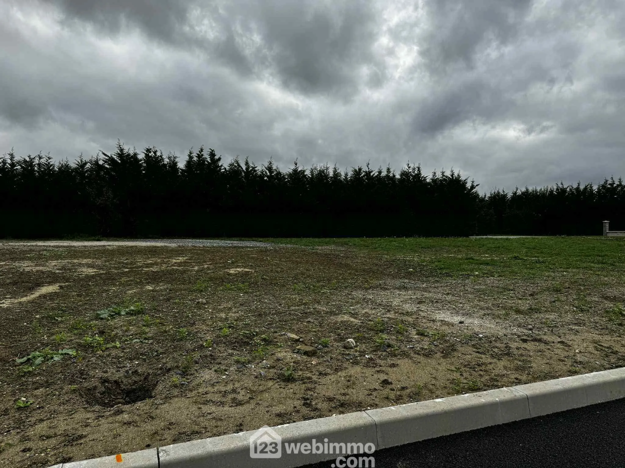 Terrain constructible de 606 m² à Versigny, viabilisé et prêt à bâtir 