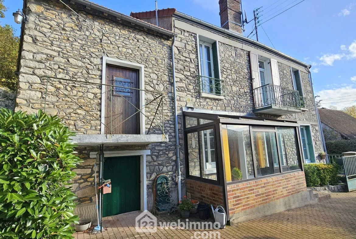 Charmante maison en pierre de 101 m² à Milly-la-Forêt avec terrain et dépendances 